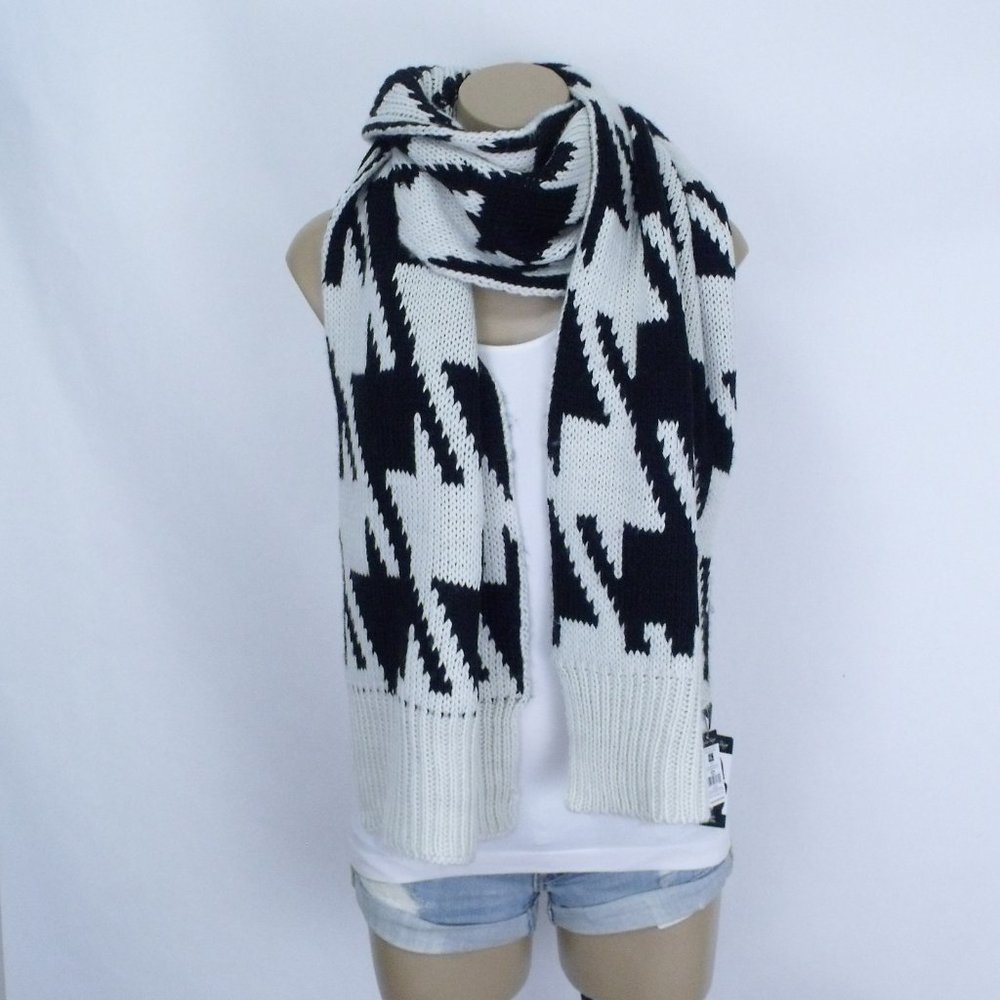 Charlie Paige Houndstooth Scarf